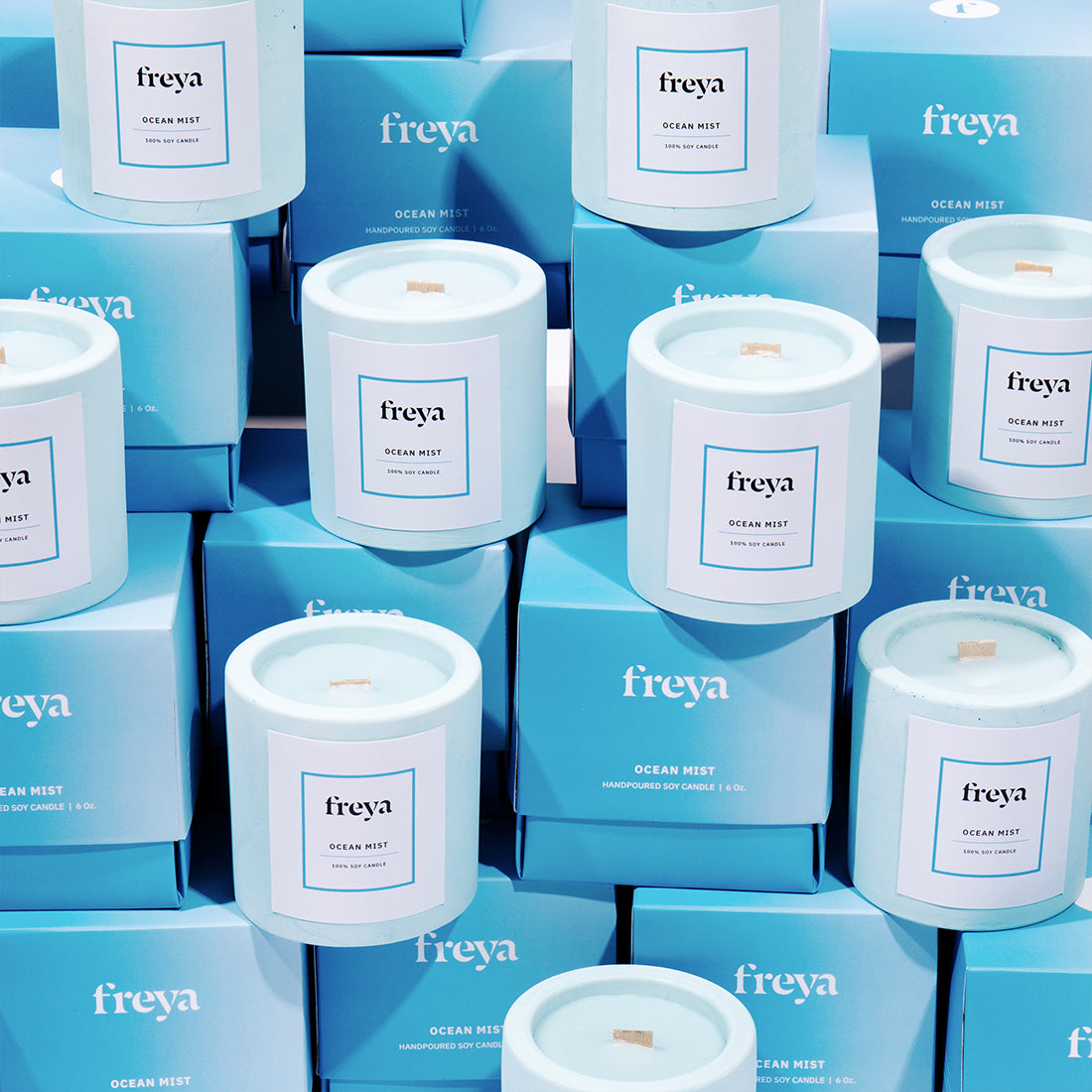 With a blend of white musk and oakmoss, Ocean Mist awakens your spirit and rejuvenates your senses with a blend of musky and fresh notes. The pleasant and energizing aroma of Ocean Mist can be perfect for creating a refreshing and unique scent that can help create a romantic and serene atmosphere. Burn Time: 50-60 hrs