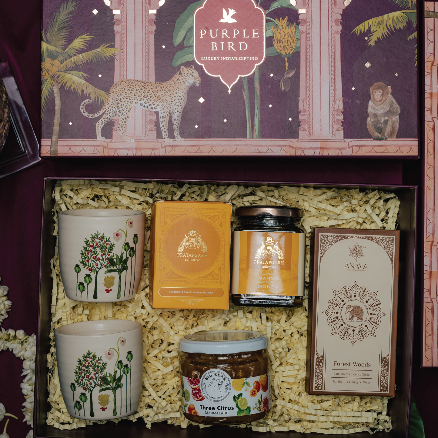 Saadgi Luxury 'Rakhi' Gift Box
