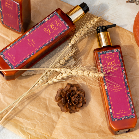 A surprisingly warm fragrance that marries juicy accords with spices. Dark and enigmatic, it is enriched with sweet almond oil to instantly hydrate, while its fragrance-diffusing properties radiate the seductive scent from the skin. The product is paraben free, SLS free, Cruelty free, Plant based, Alcohol free and contains no dye.