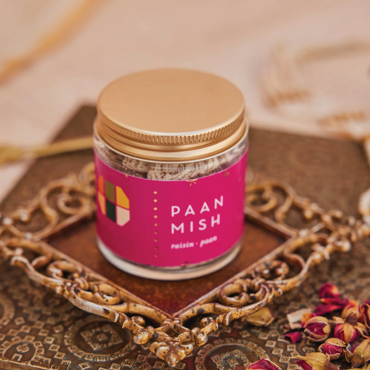 Nooshé Paan Mish
